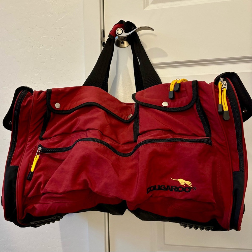 Vintage Cougaroo Multiple Compartment Duffle Sports Bag with Adjustable Strap